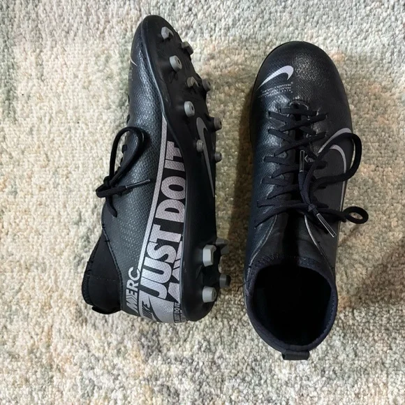 Youth soccer cleats - Picture 5 of 5